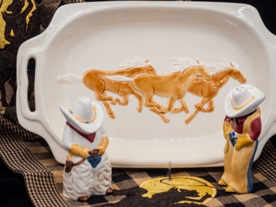 PlateSalt&PepperShakers